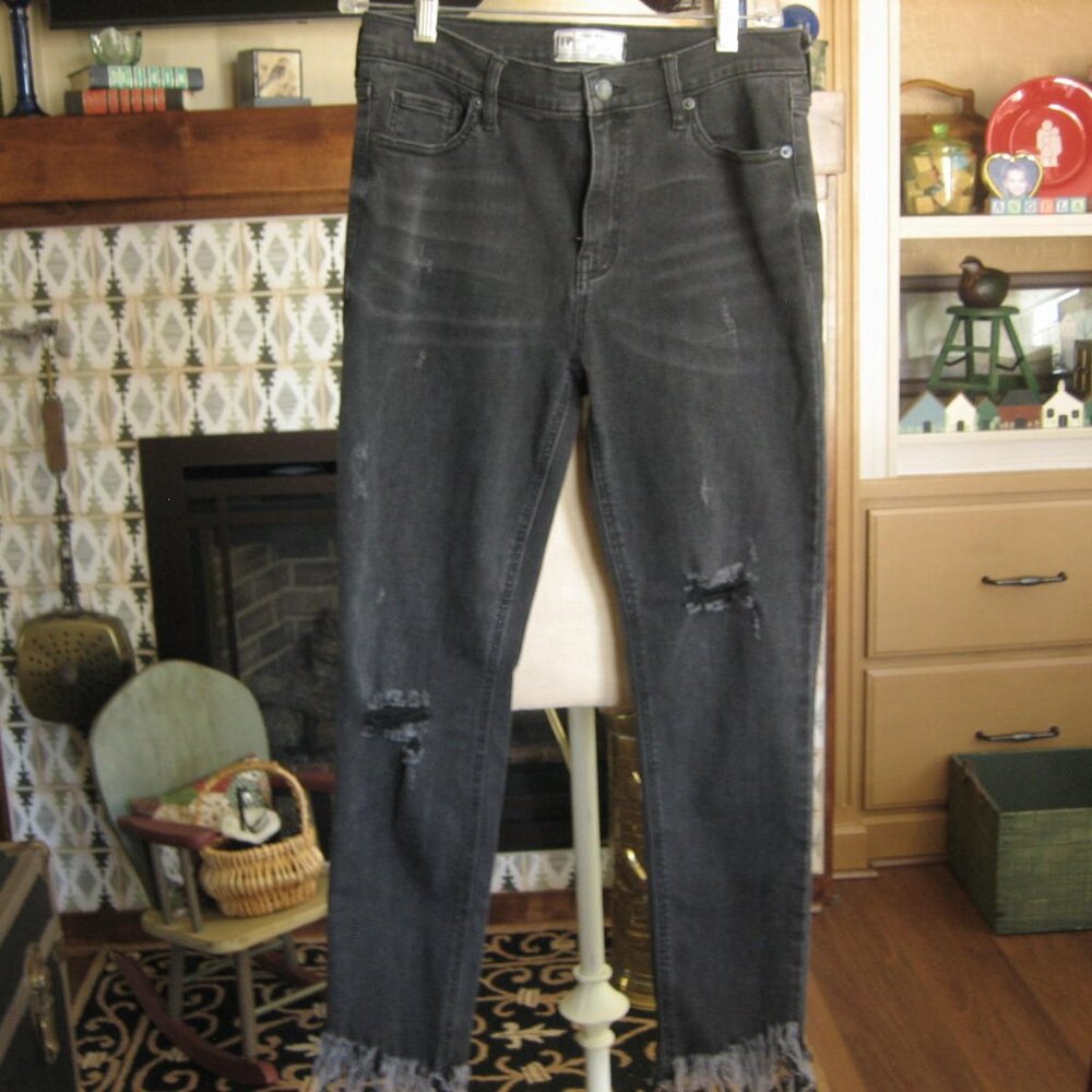 Free People Black Denim Jeans Distressed Fringe Hem Holes Size 28 Inseam--25" in